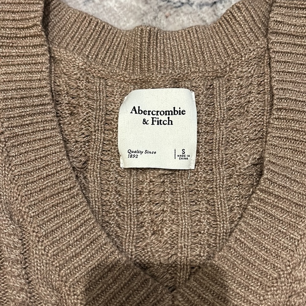 Abercrombie & Fitch Sweater Vest - Picture 2 of 4
